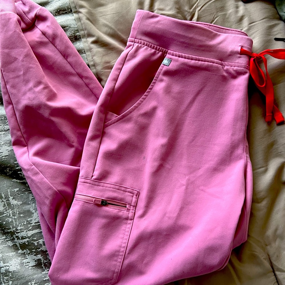 Figs Scrubs Chalk Pink SET MEDIUM Catarina top and Zamora joggers M Reg